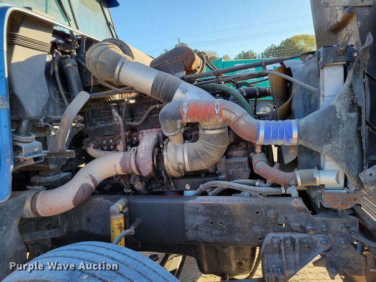 image for item DM8080 1993 Freightliner FLD120  semi truck