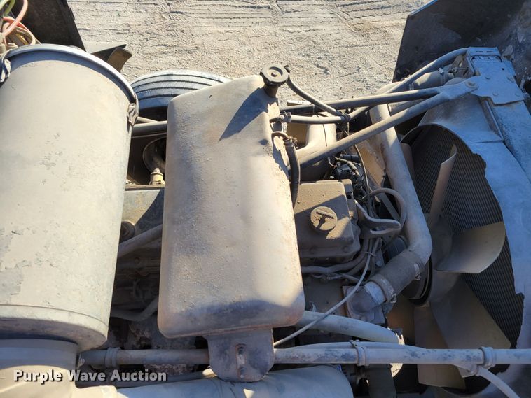 image for item DM8080 1993 Freightliner FLD120  semi truck