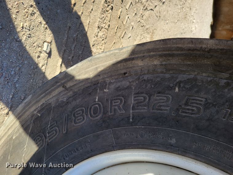 image for item DM8080 1993 Freightliner FLD120  semi truck