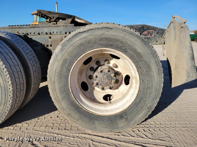 image for item DM8080 1993 Freightliner FLD120  semi truck