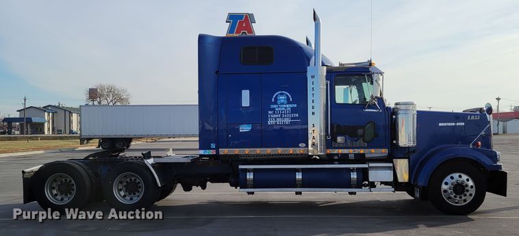 image for item DM8138 2003 Western Star 4900EX  semi truck