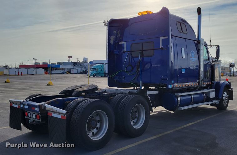 image for item DM8138 2003 Western Star 4900EX  semi truck