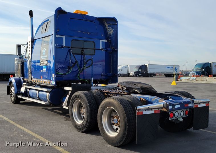 image for item DM8138 2003 Western Star 4900EX  semi truck