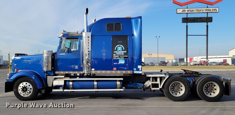 image for item DM8138 2003 Western Star 4900EX  semi truck