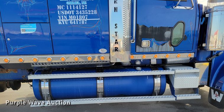 image for item DM8138 2003 Western Star 4900EX  semi truck