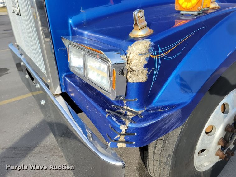 image for item DM8138 2003 Western Star 4900EX  semi truck