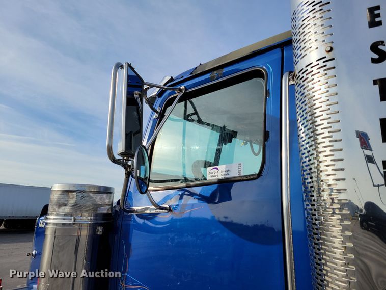 image for item DM8138 2003 Western Star 4900EX  semi truck