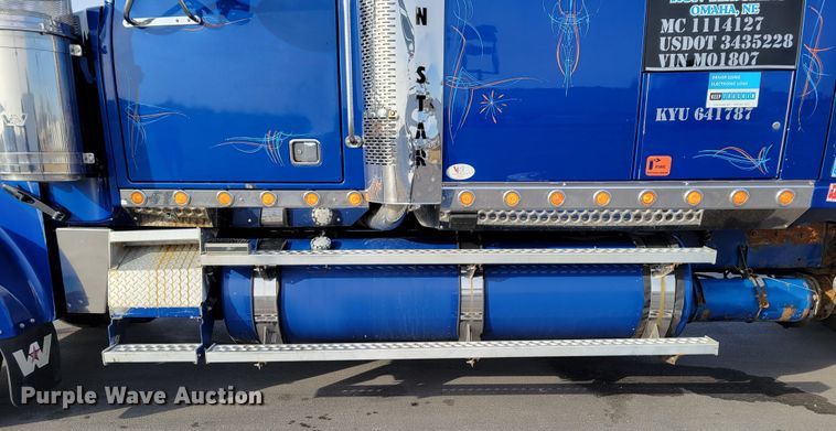 image for item DM8138 2003 Western Star 4900EX  semi truck