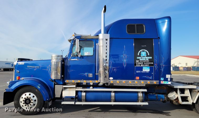 image for item DM8138 2003 Western Star 4900EX  semi truck