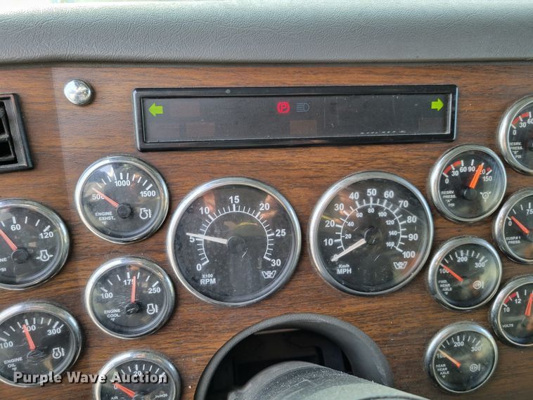 image for item DM8138 2003 Western Star 4900EX  semi truck