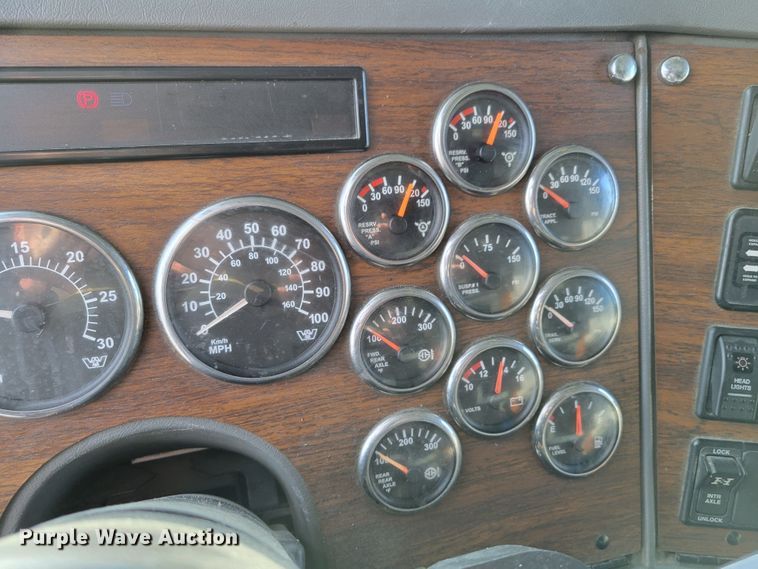 image for item DM8138 2003 Western Star 4900EX  semi truck