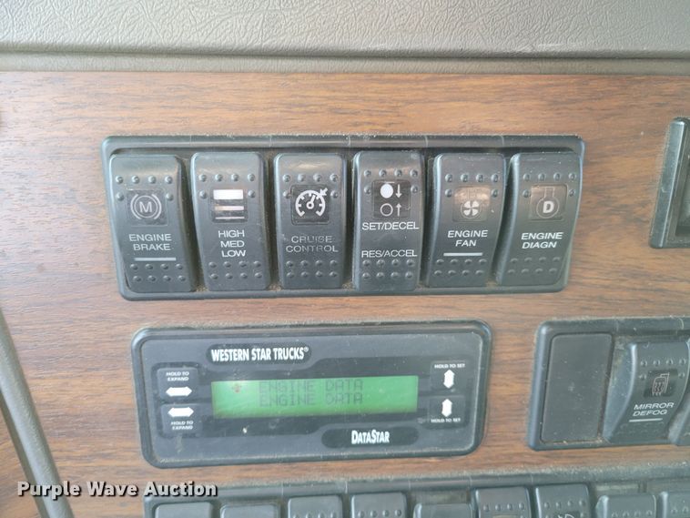 image for item DM8138 2003 Western Star 4900EX  semi truck