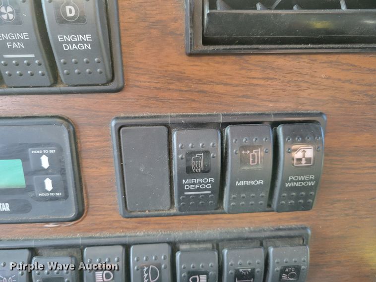 image for item DM8138 2003 Western Star 4900EX  semi truck