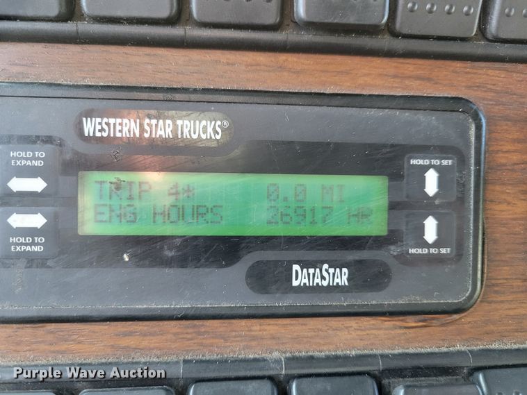 image for item DM8138 2003 Western Star 4900EX  semi truck