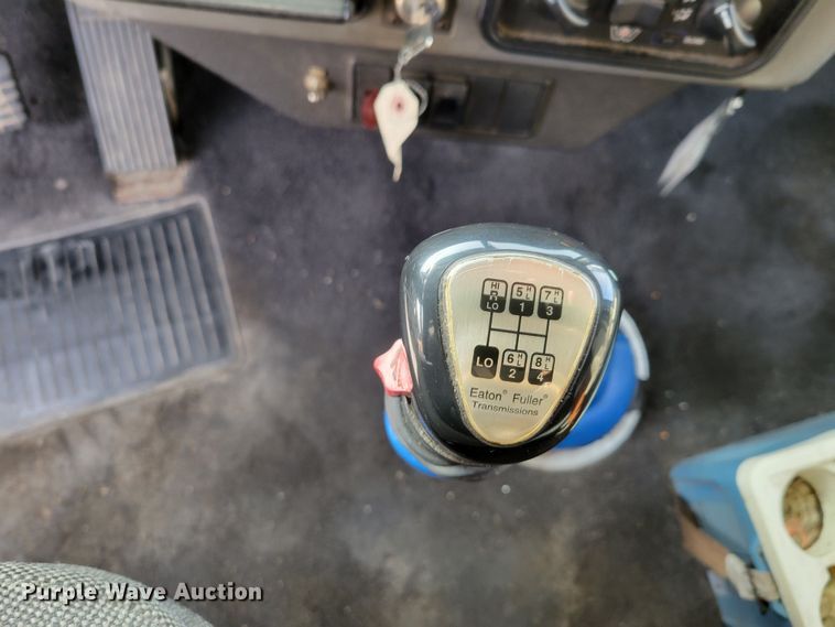 image for item DM8138 2003 Western Star 4900EX  semi truck