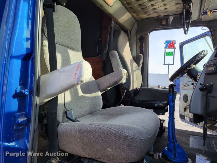 image for item DM8138 2003 Western Star 4900EX  semi truck