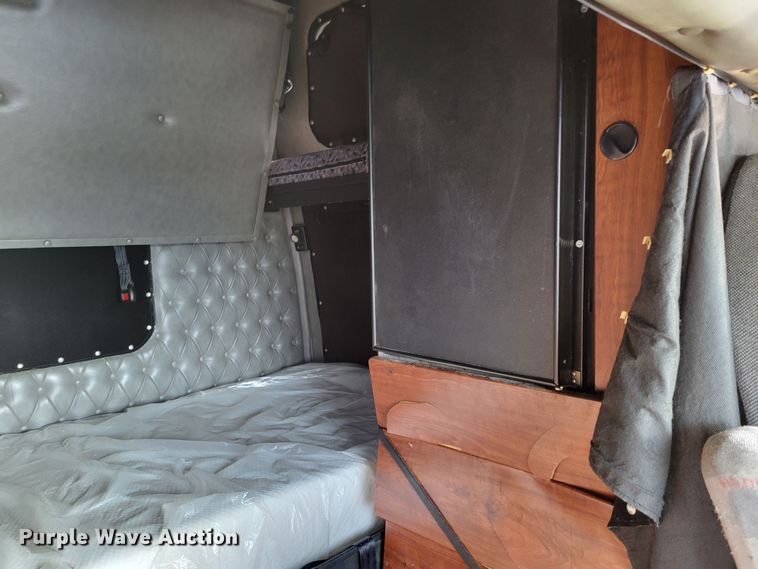 image for item DM8138 2003 Western Star 4900EX  semi truck