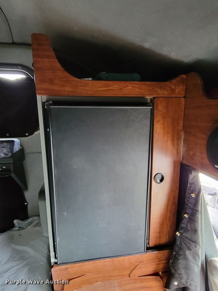 image for item DM8138 2003 Western Star 4900EX  semi truck