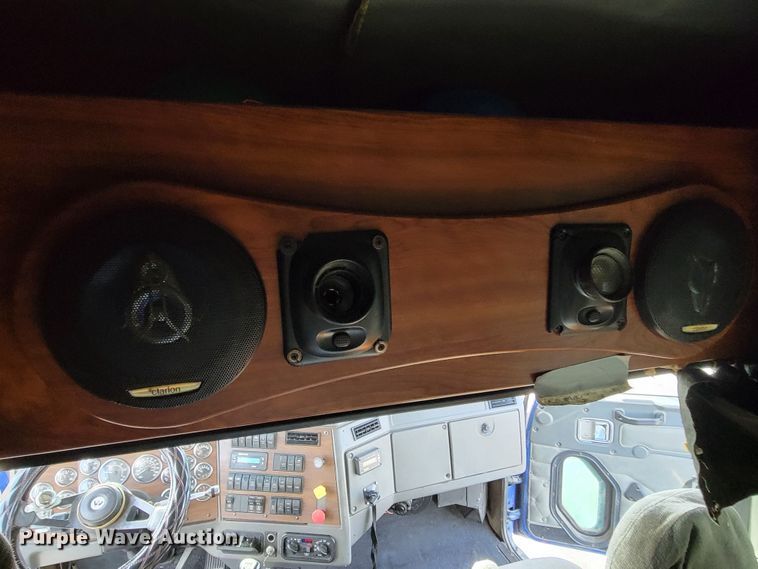 image for item DM8138 2003 Western Star 4900EX  semi truck