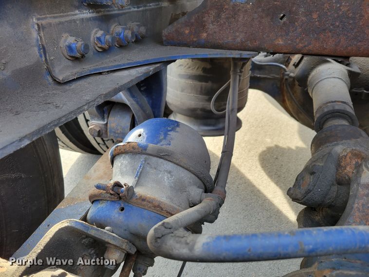 image for item DM8138 2003 Western Star 4900EX  semi truck