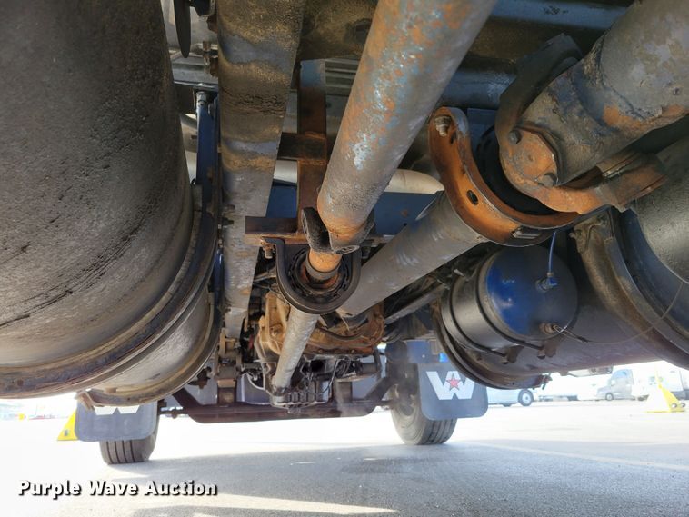 image for item DM8138 2003 Western Star 4900EX  semi truck