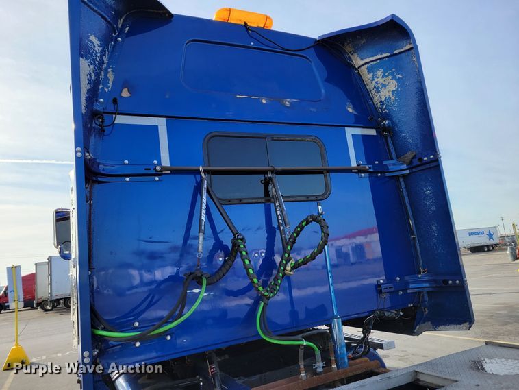 image for item DM8138 2003 Western Star 4900EX  semi truck