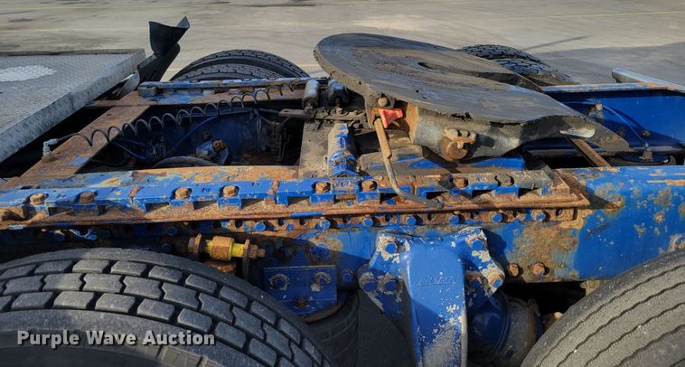 image for item DM8138 2003 Western Star 4900EX  semi truck