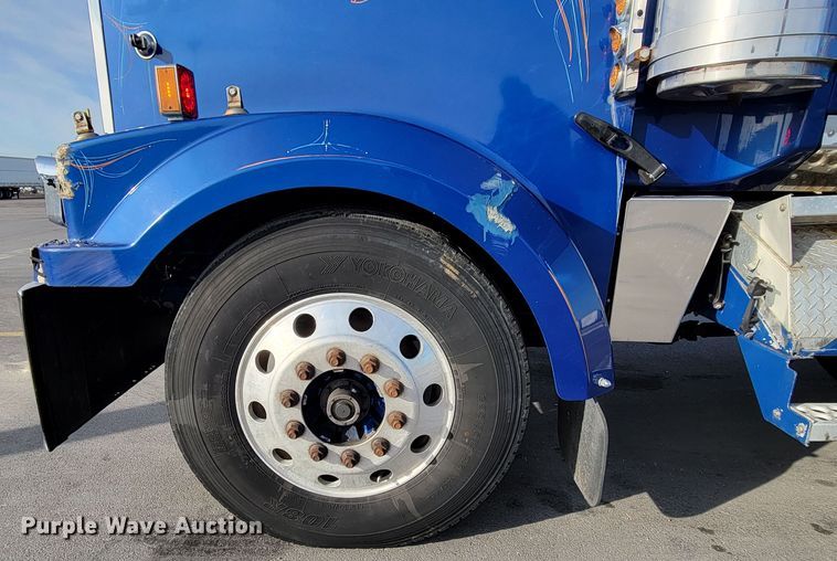 image for item DM8138 2003 Western Star 4900EX  semi truck