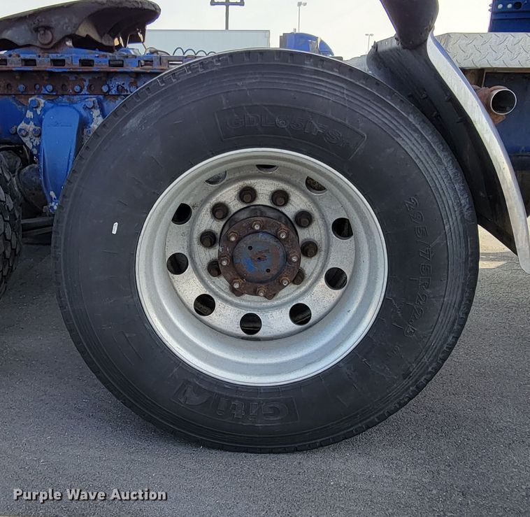 image for item DM8138 2003 Western Star 4900EX  semi truck