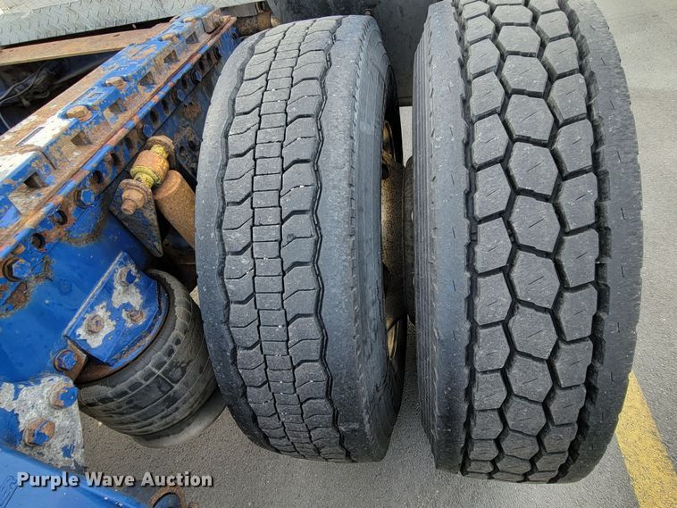 image for item DM8138 2003 Western Star 4900EX  semi truck