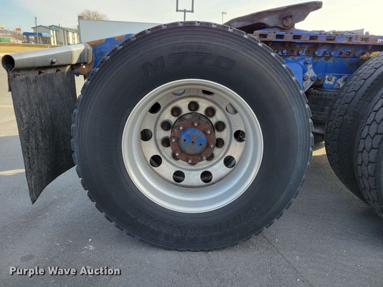 image for item DM8138 2003 Western Star 4900EX  semi truck