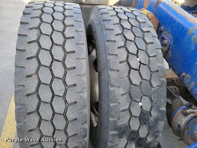 image for item DM8138 2003 Western Star 4900EX  semi truck