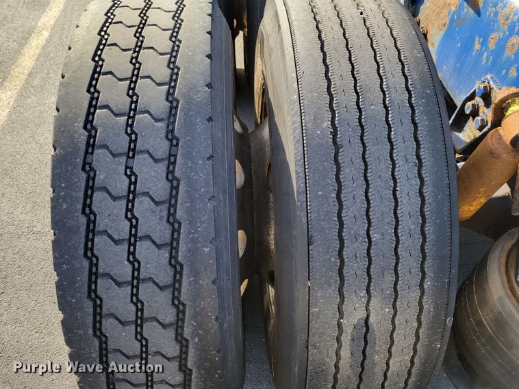 image for item DM8138 2003 Western Star 4900EX  semi truck