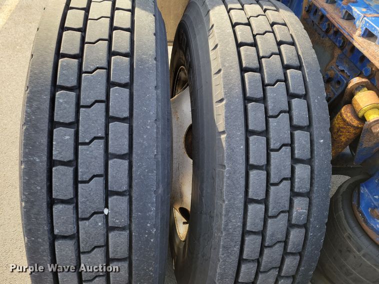 image for item DM8138 2003 Western Star 4900EX  semi truck