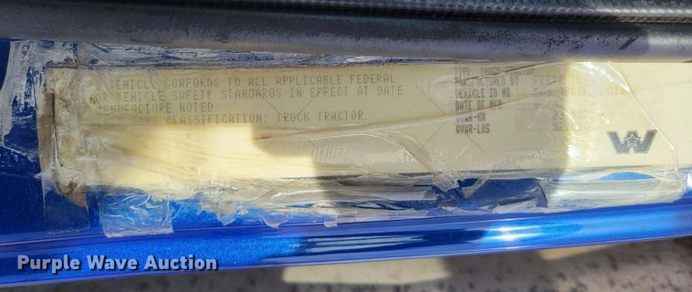 image for item DM8138 2003 Western Star 4900EX  semi truck