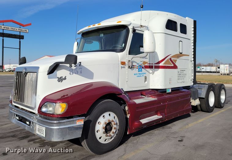 image for item DM8139 2006 International Eagle 9400i  semi truck