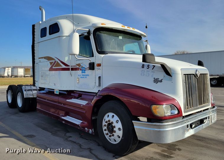 image for item DM8139 2006 International Eagle 9400i  semi truck