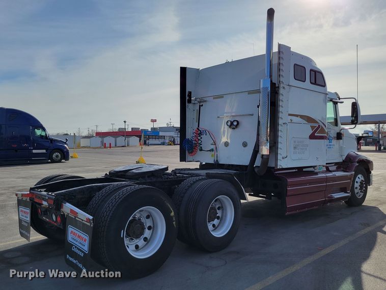 image for item DM8139 2006 International Eagle 9400i  semi truck