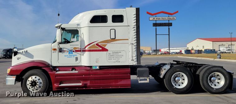 image for item DM8139 2006 International Eagle 9400i  semi truck