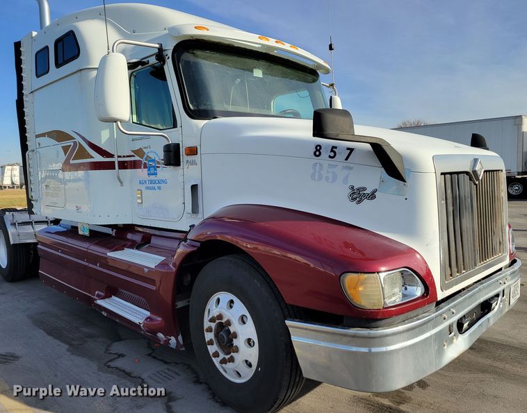 image for item DM8139 2006 International Eagle 9400i  semi truck