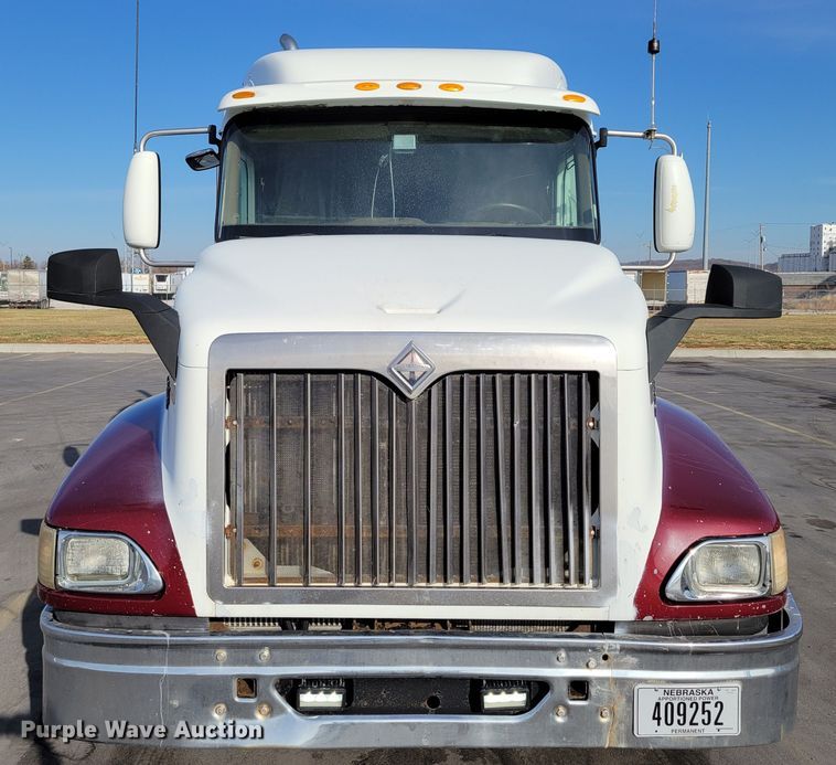 image for item DM8139 2006 International Eagle 9400i  semi truck