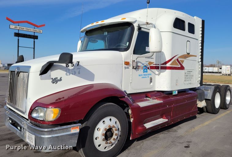 image for item DM8139 2006 International Eagle 9400i  semi truck