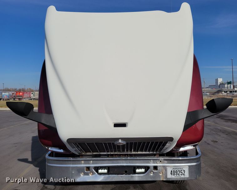 image for item DM8139 2006 International Eagle 9400i  semi truck