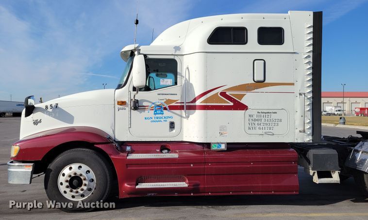 image for item DM8139 2006 International Eagle 9400i  semi truck