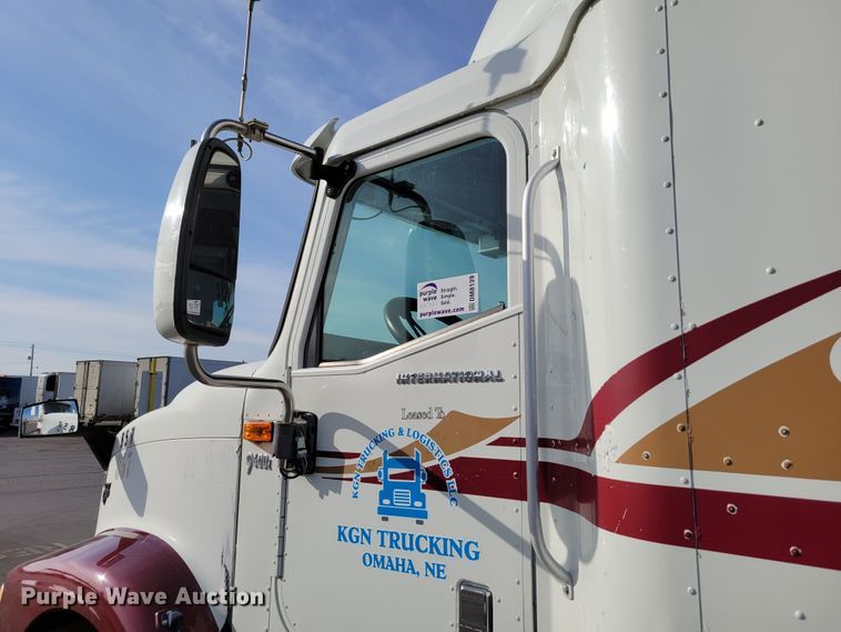 image for item DM8139 2006 International Eagle 9400i  semi truck