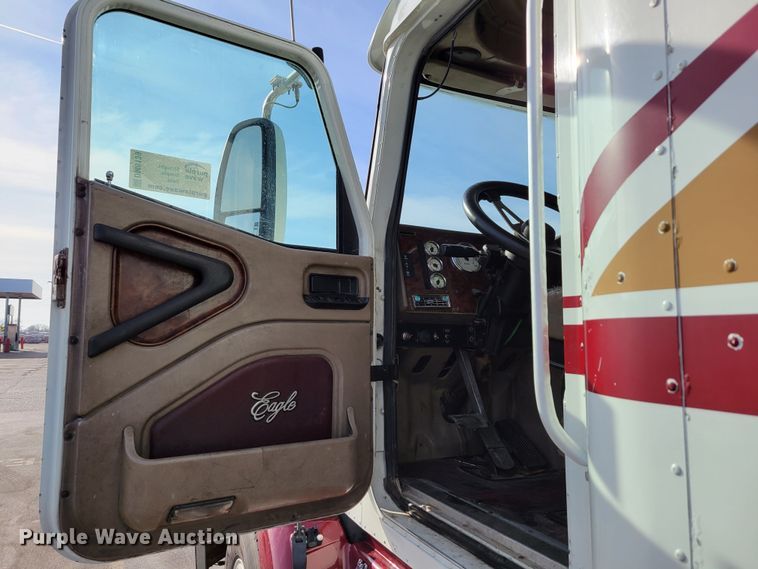 image for item DM8139 2006 International Eagle 9400i  semi truck