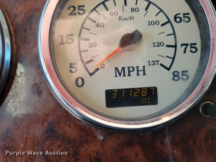 image for item DM8139 2006 International Eagle 9400i  semi truck