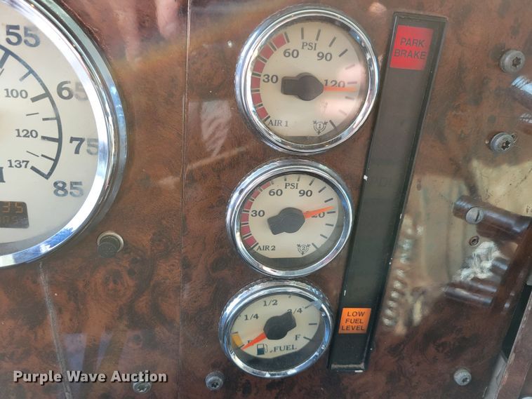 image for item DM8139 2006 International Eagle 9400i  semi truck