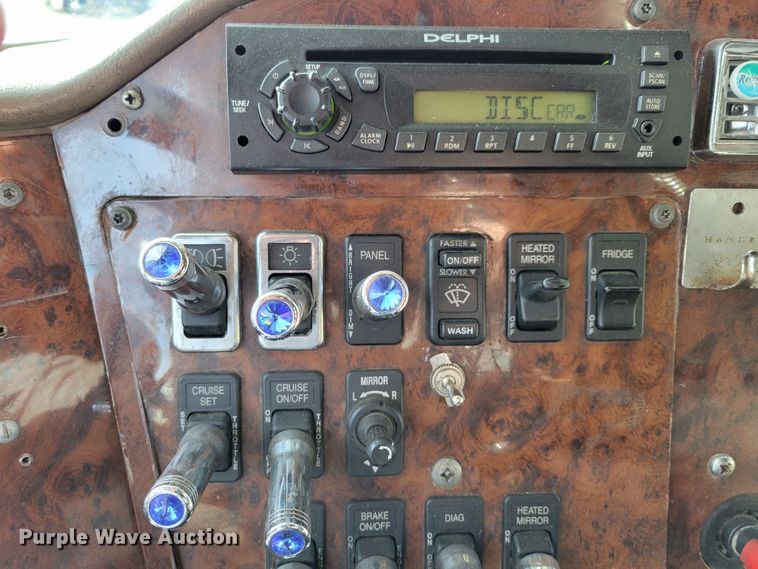 image for item DM8139 2006 International Eagle 9400i  semi truck