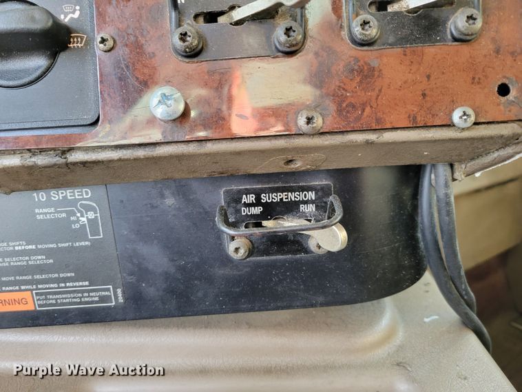 image for item DM8139 2006 International Eagle 9400i  semi truck